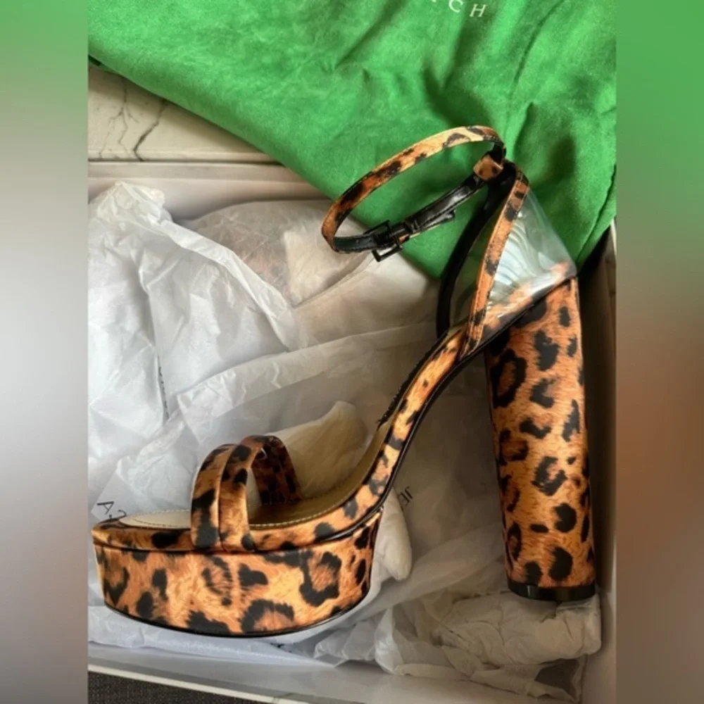NWT Jessica Rich Leopard Print Platform Heels